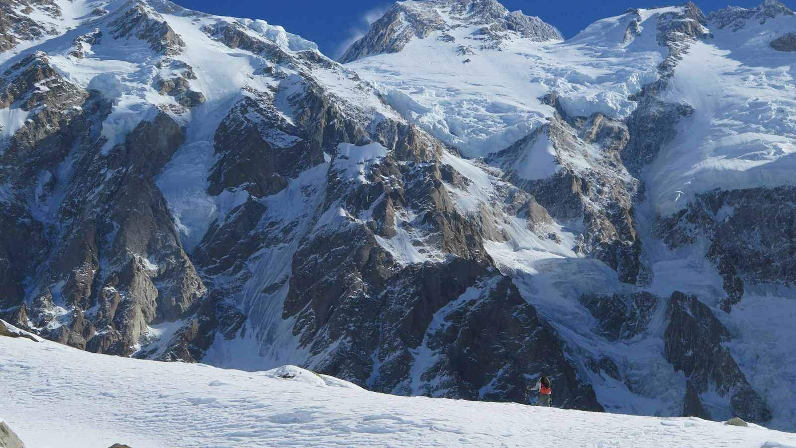 Simone Moro und Tamara Lunger im Aufstieg, oberhalb des Basis Lagers am Nanga Parbat, Diamir-Seite