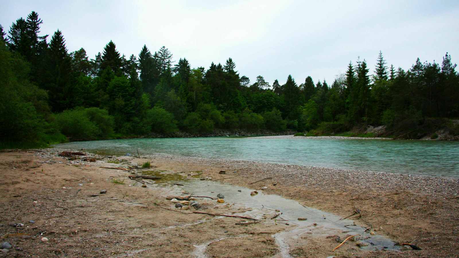 Isar-Ufer in Bayern