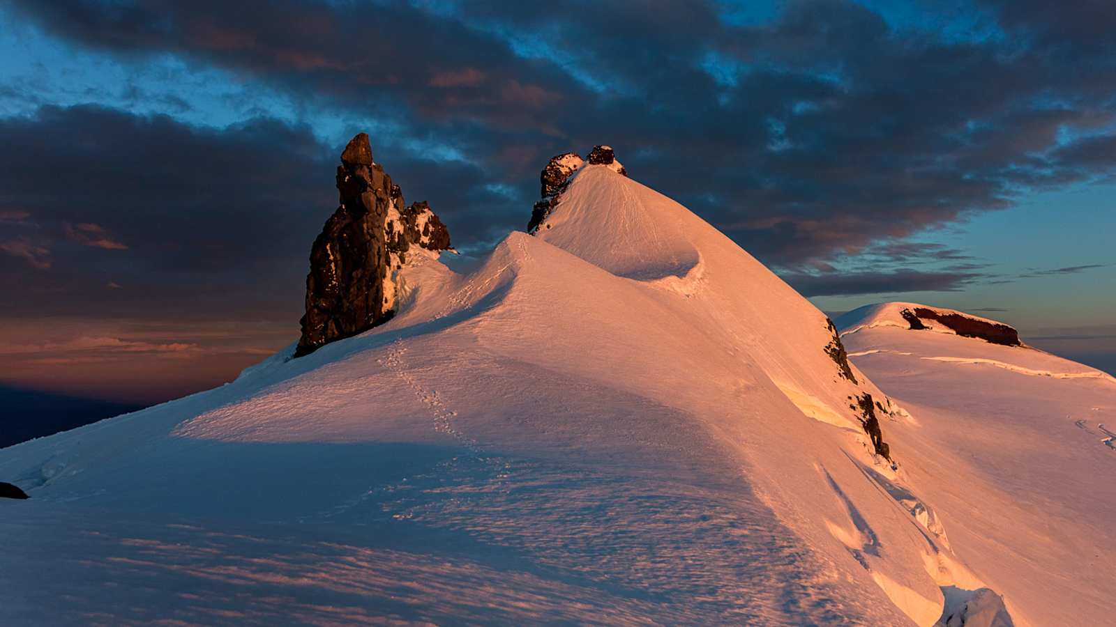 Mitternachtssonne am Snæfellsjökull in Island