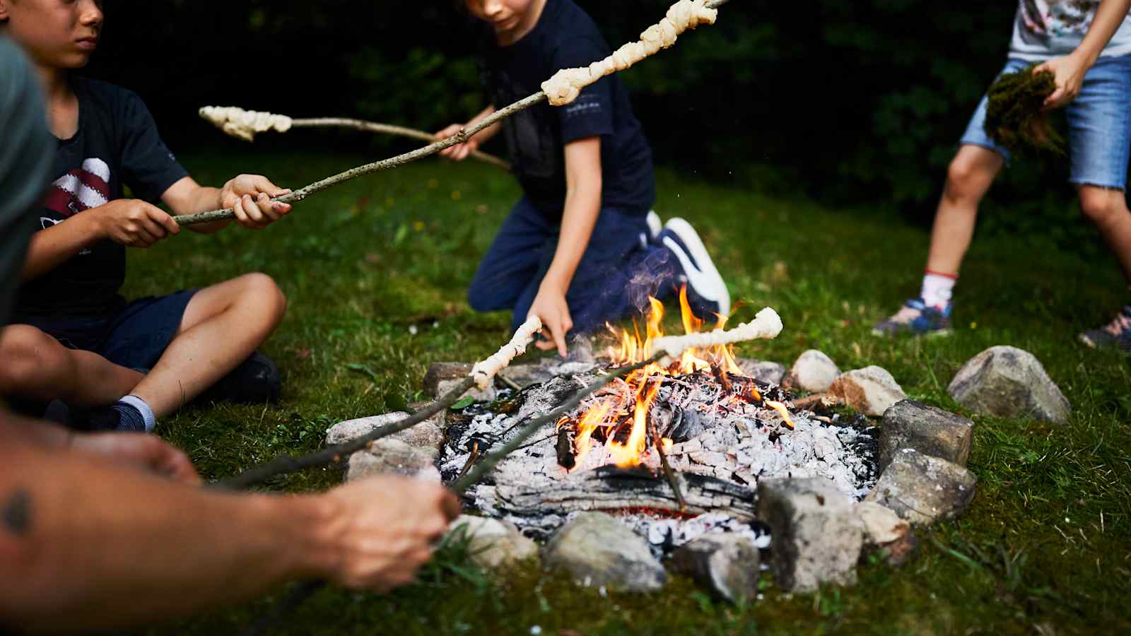 Kinder Lagerfeuer Steckerlbrot