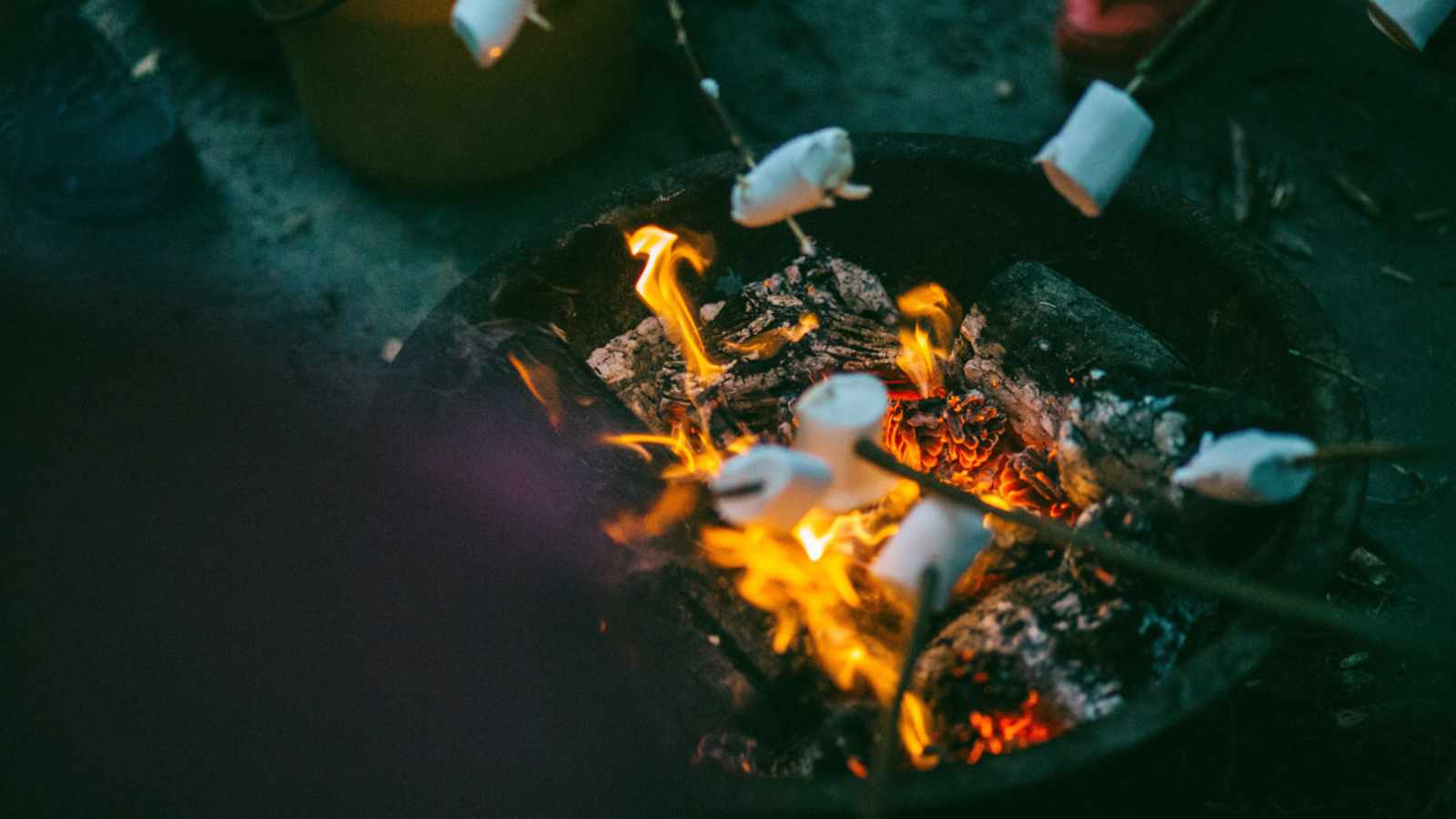 Lagerfeuer und Marshmallows – ein unschlagbares Team 