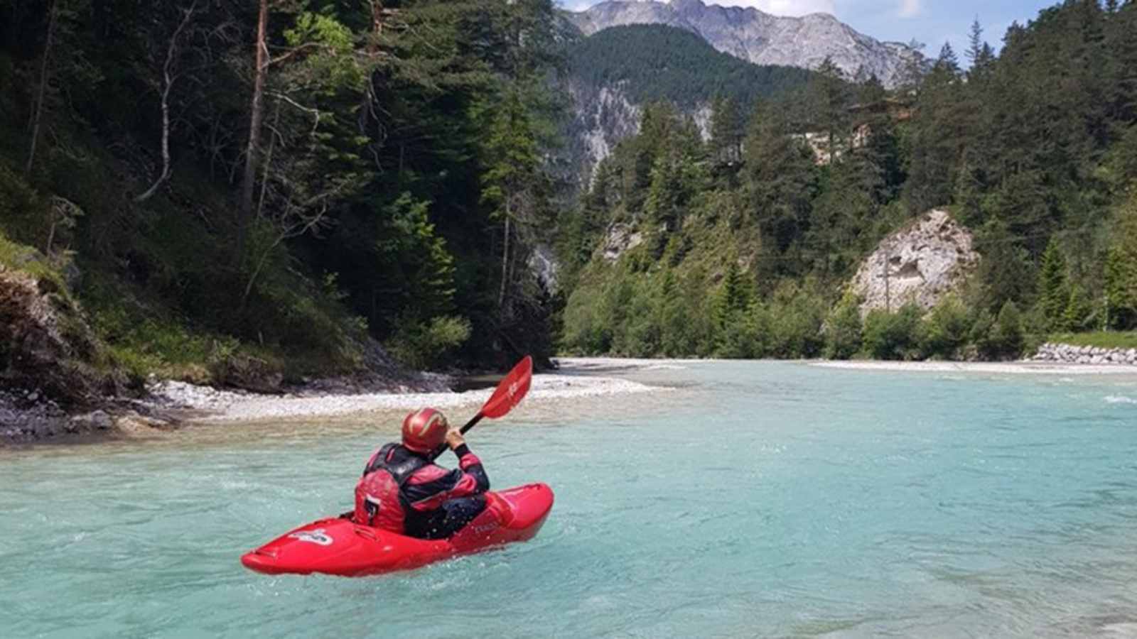 Mit dem Kajak auf der jungen Isar