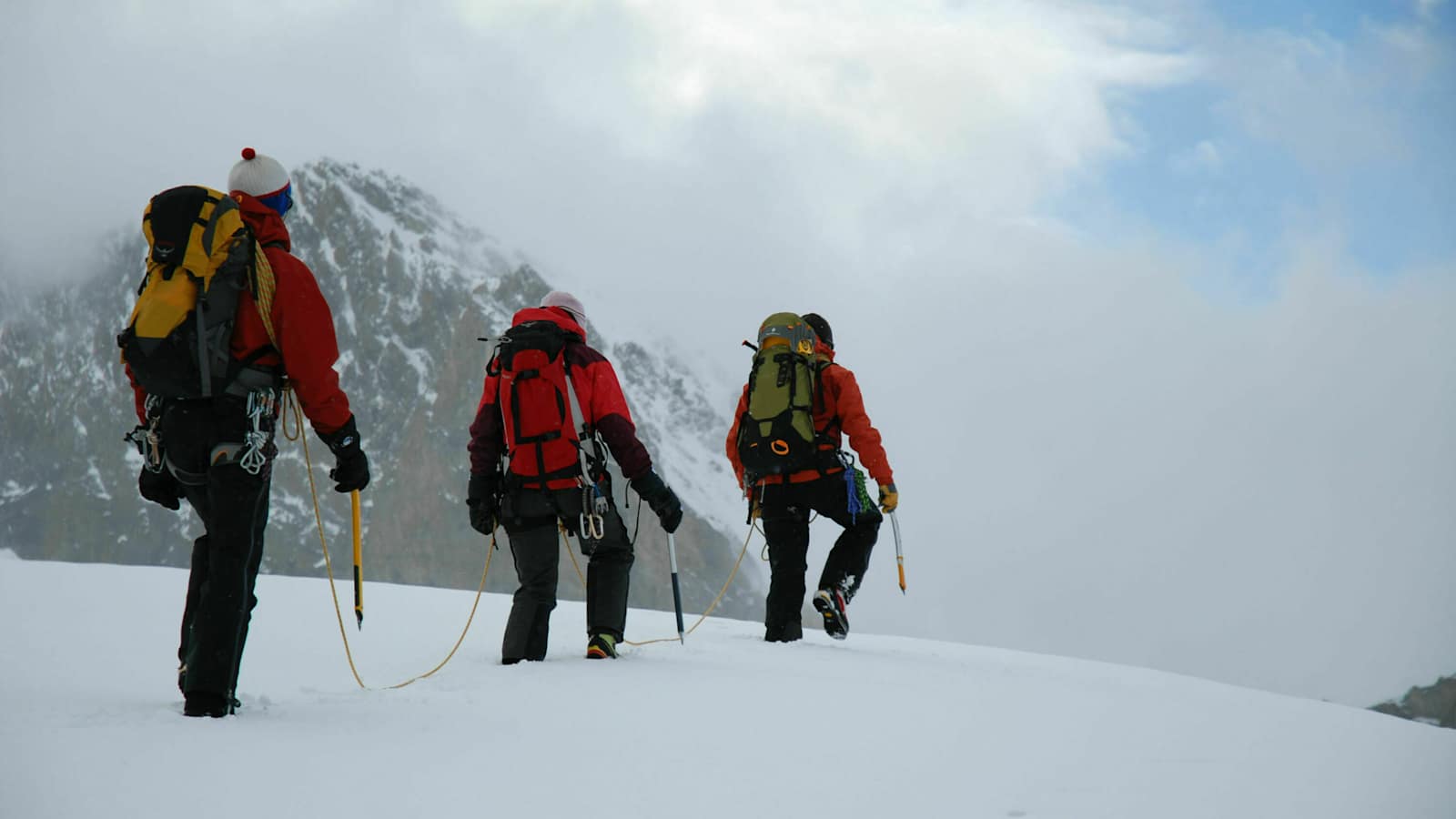 Bergwetter – Kaltfront: Bergsteiger auf Hochtour