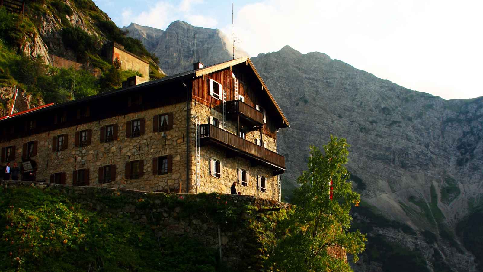 Das Karwendelhaus im Karwendel in Tirol