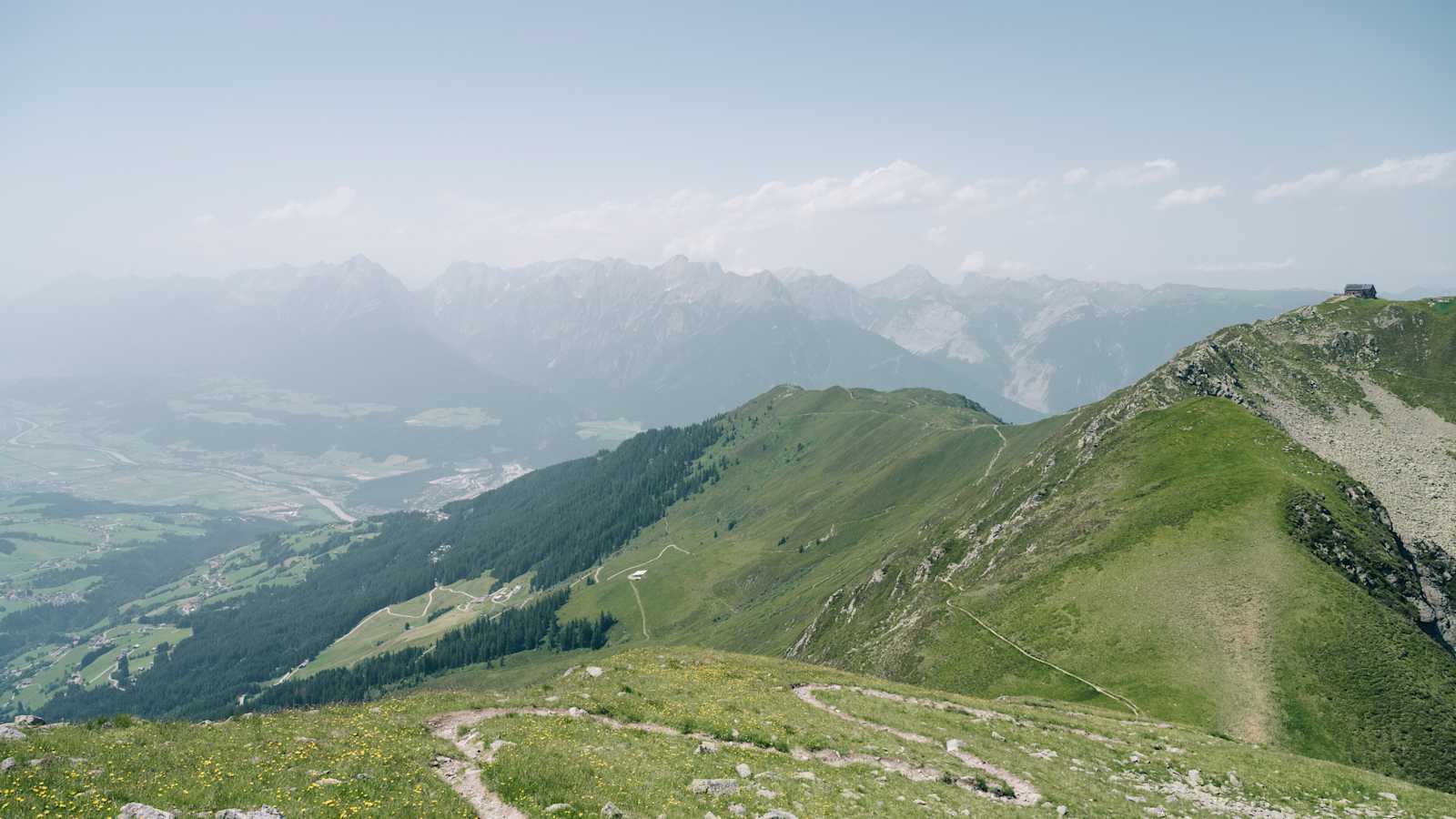 Kellerjochhütte, Ausblick in die Berge