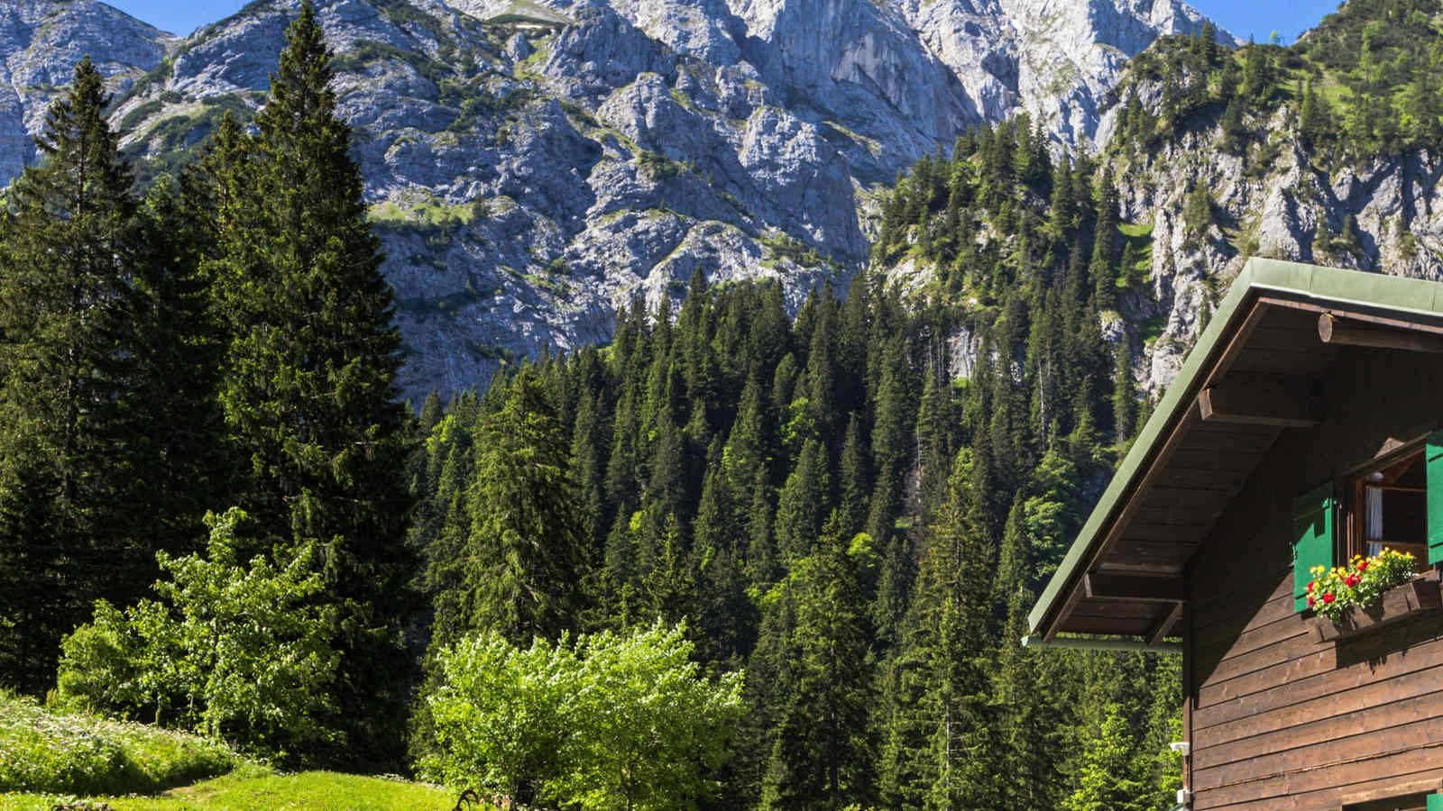 Die Kenzenhütte im gleichnamigen Naturschutzgebiet in den Ammergauer Alpen