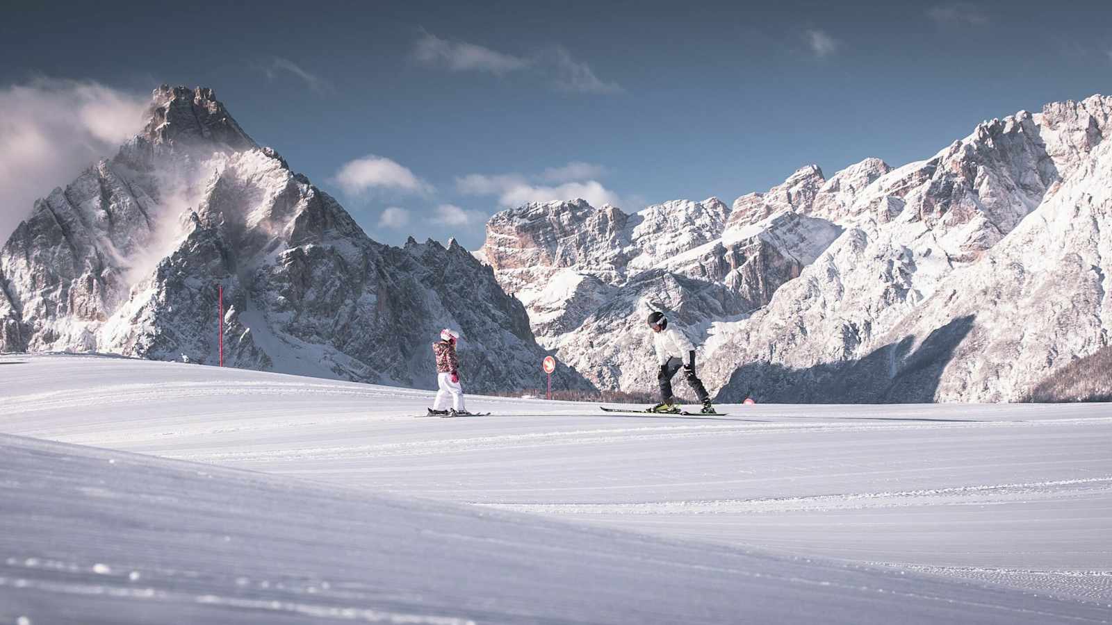 Skifahren will gelernt sein - die Skischulen helfen gerne dabei.