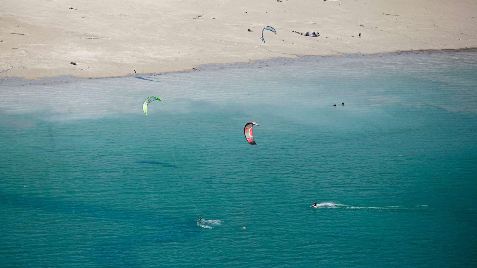 Nicht der Strand von Mauritius, sondern die Bade- und Kitebucht von Buchau am Achensee