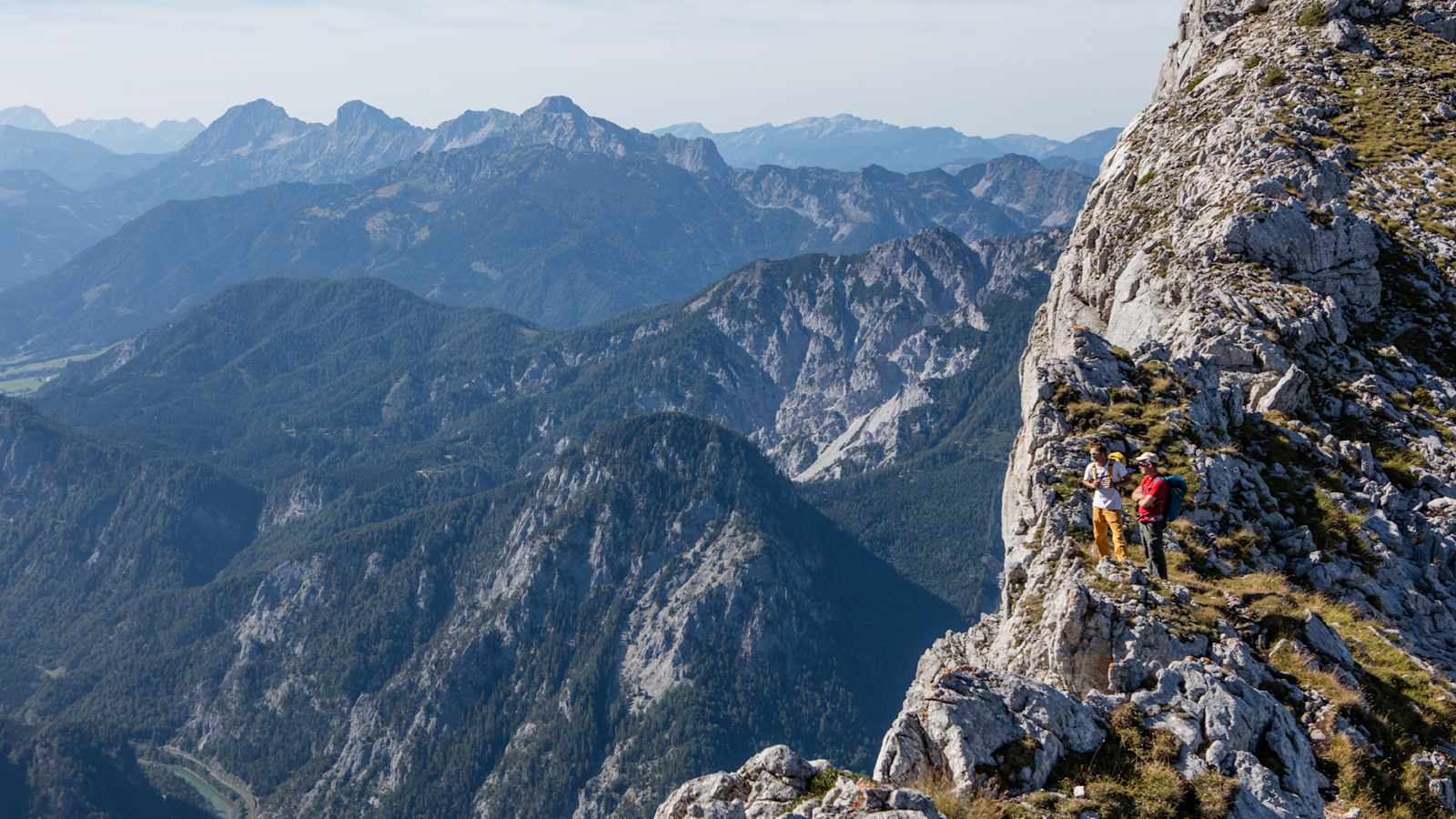 Atemberaubendes Panorama an der Roßkuppenkante.