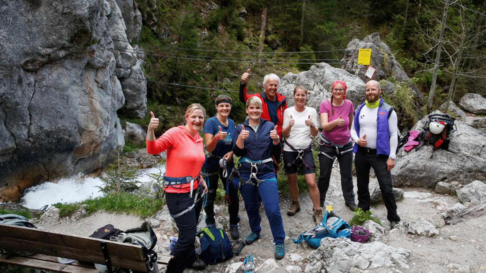 Glückliche Teilnehmer des Bergwelten-Klettersteig-Events