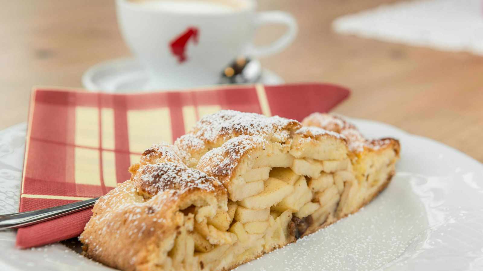 Apfelstrudel Kreuzwiesen Alm