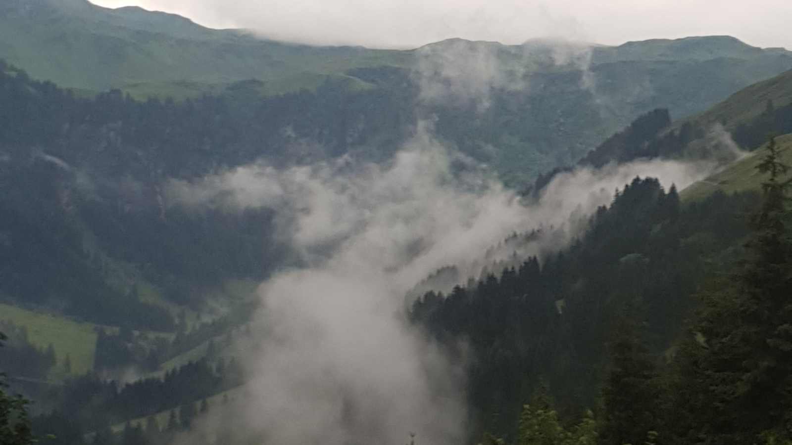 Gewitterwolken ziehen über den Tristkogel (2.095 m) herein