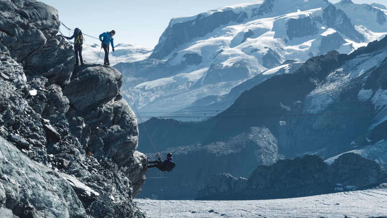 Spaltenrettung per Flaschenzug, Abseilen und Klettern mit Steigeisen – das alles konnte man beim Mammut Alpine Festival lernen