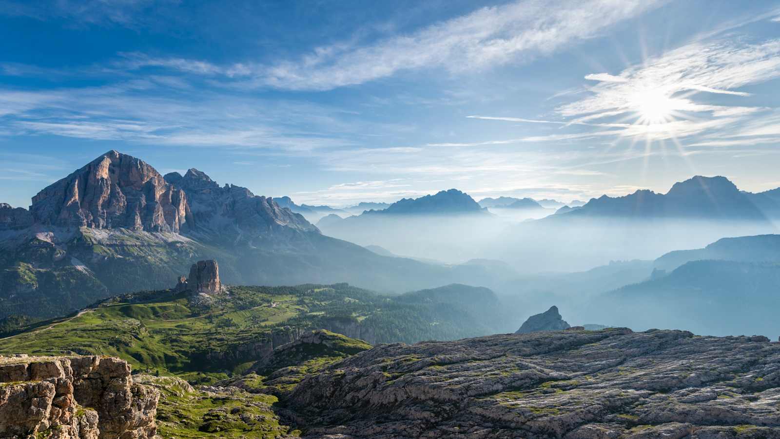 Die drei Tofane, Cinque Torri, Cristallogruppe, Talkessel von Cortina d' Ampezzo und Sorapissgruppe