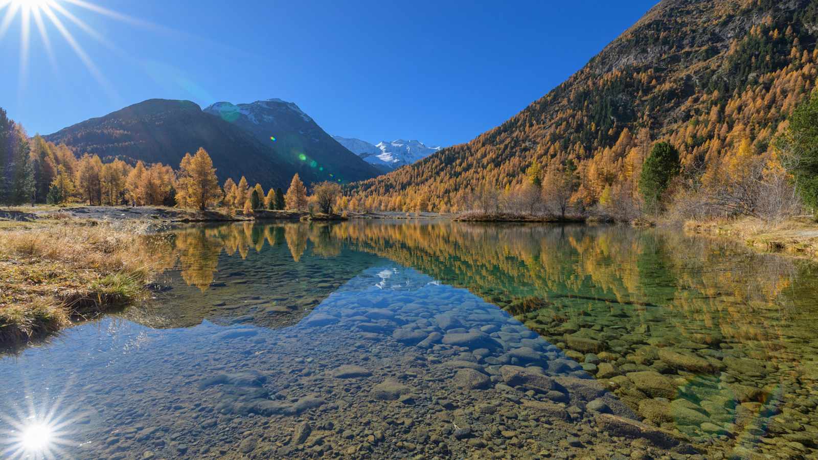 Glasklarer See im Val Morteratsch