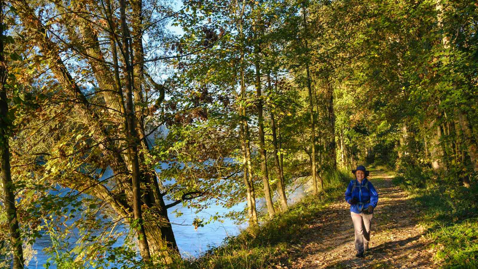 Wandern an der Isar - zu beachten sind die Regeln des Naturschutzgebietes