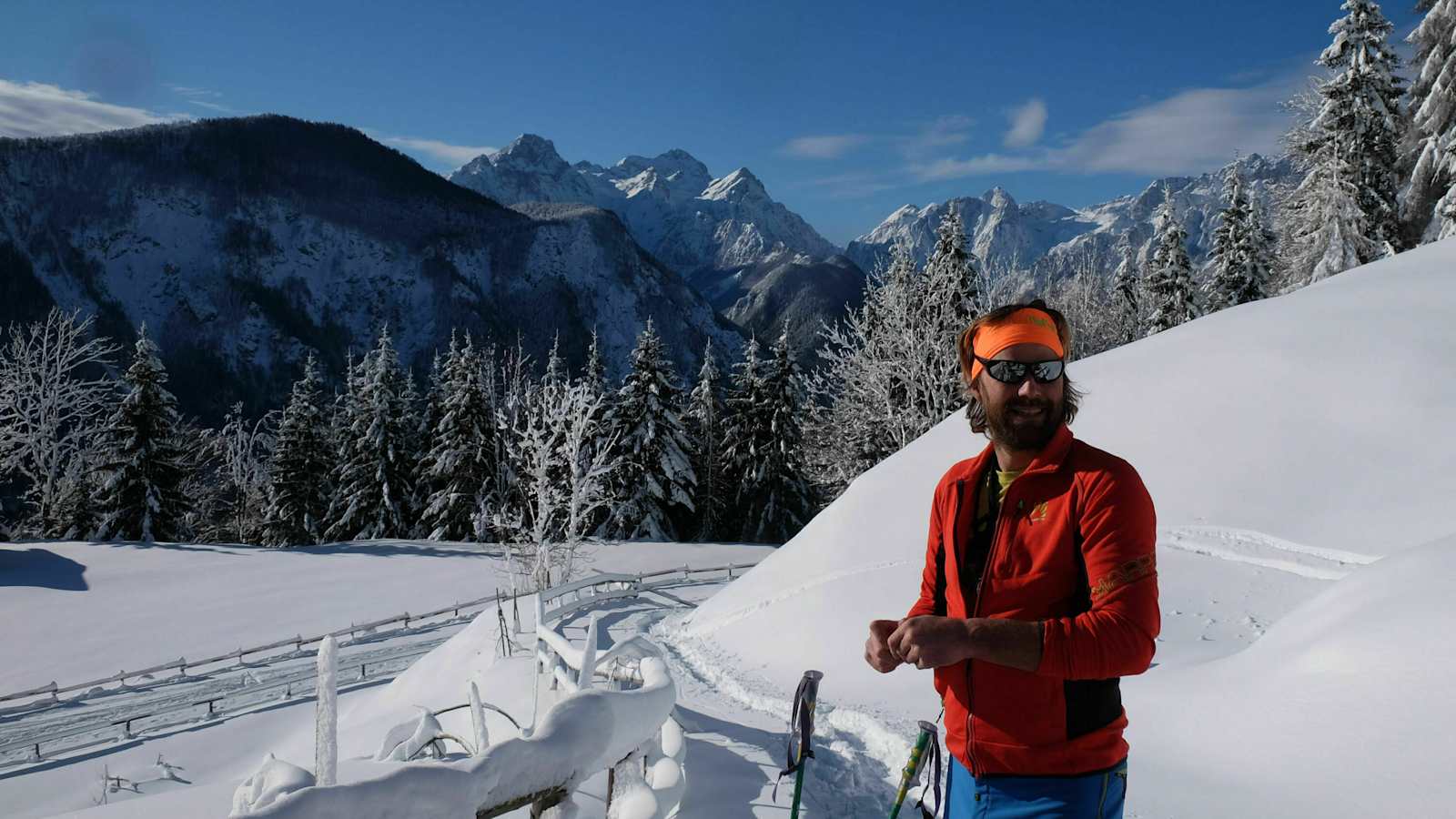 Mitja Šorn – im Hintergrund: die Julischen Alpen mit dem Triglav