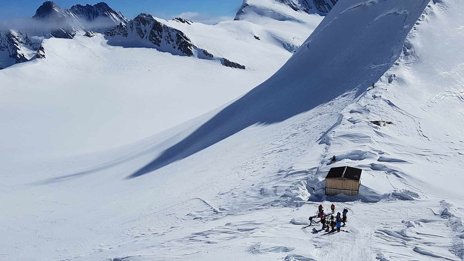 Wallis: Mönchsjochhütte in den Berner Alpen