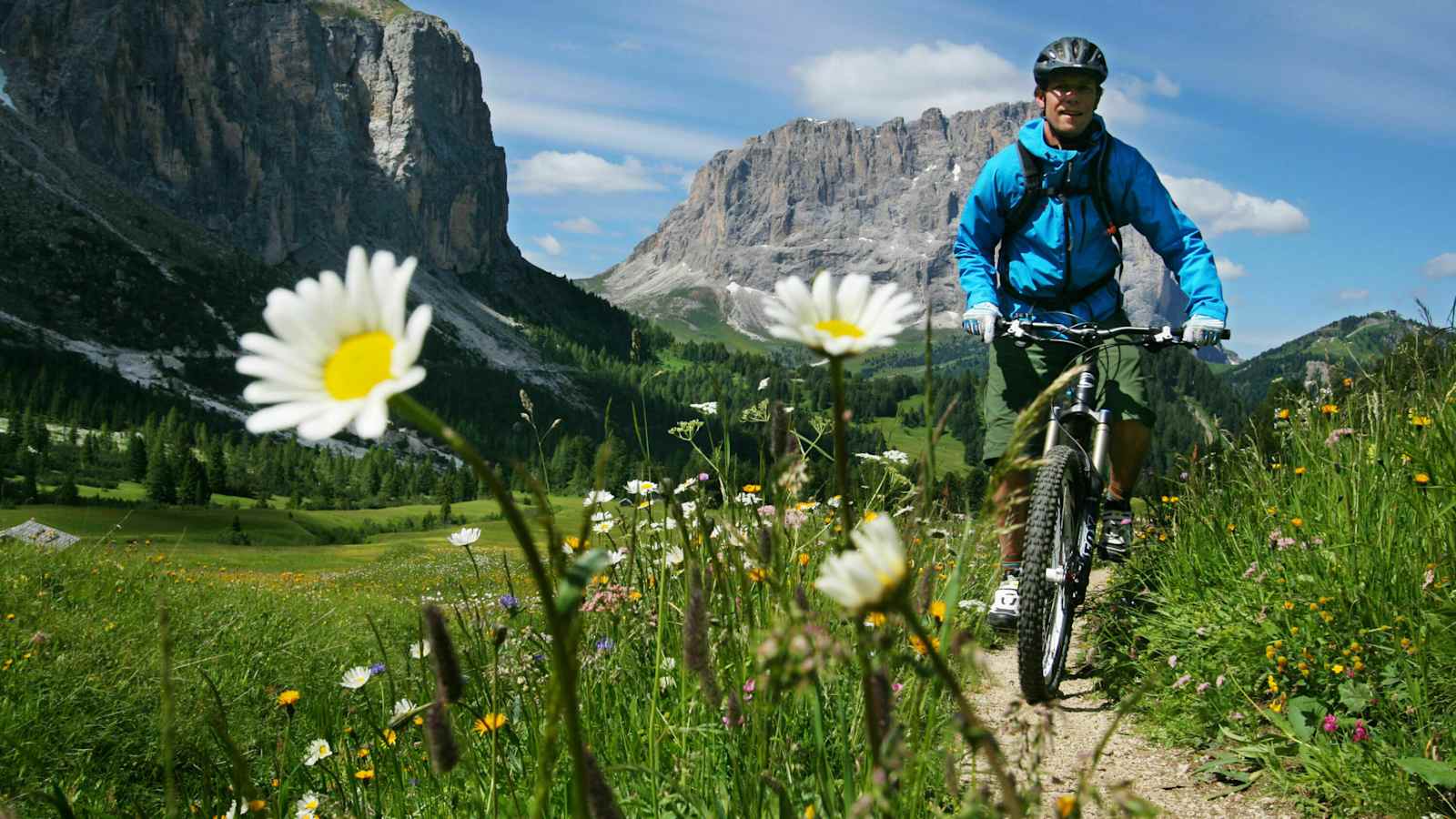 Sellaronda-Tour: Biken in den Dolomiten in Südtirol