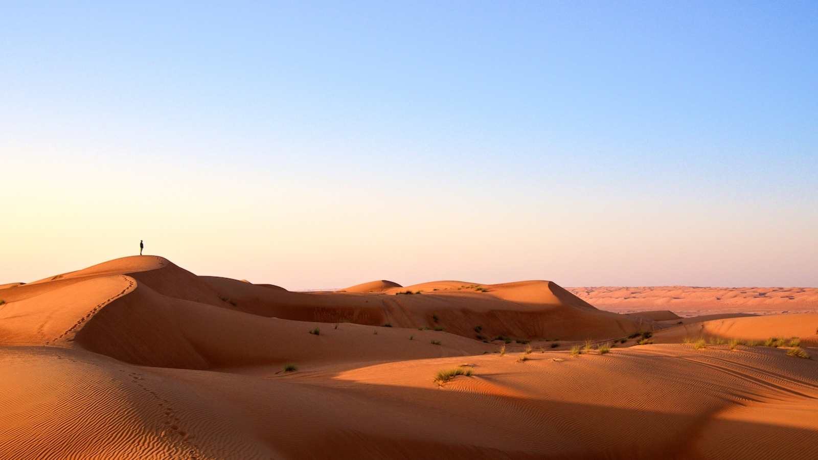 Und dann kam die Wüste: Wahiba Sands zu Sonnenaufgang. Oman Klettern Wandern Bergwelten Schöpf