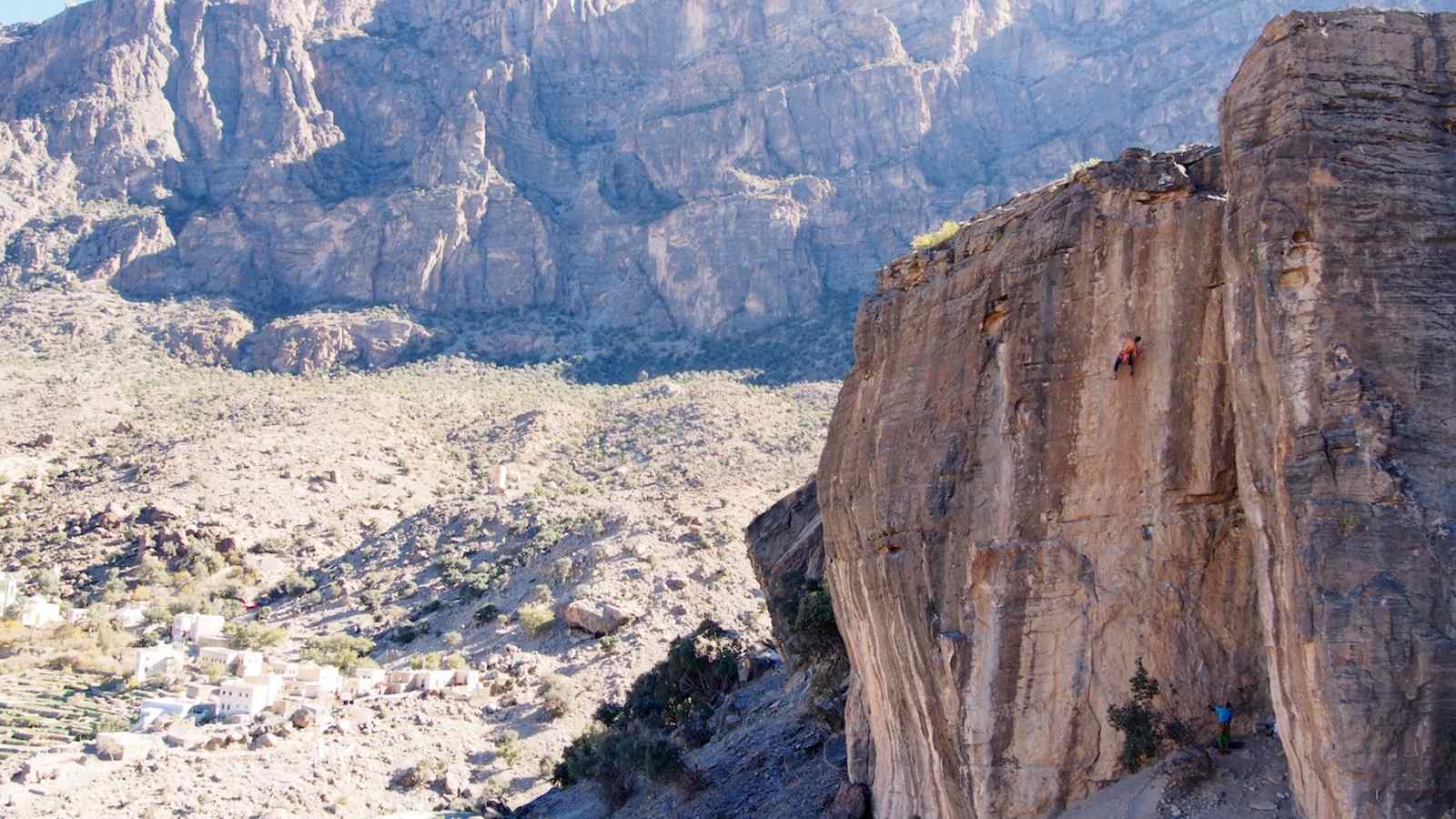 Hadash rocks! Hamza in Spartacus, 7c. Oman Klettern Wandern Bergwelten Schöpf