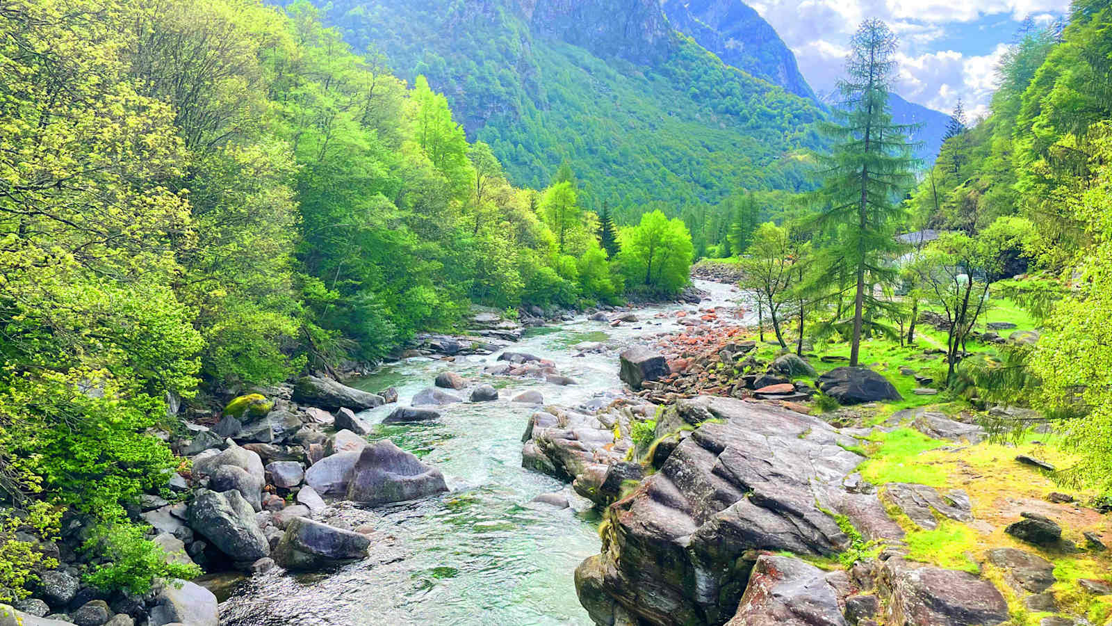 Alternativen zur Verzasca gibt es ausreichend und sie sind auch mindestens so schön – hier das Val Osura.