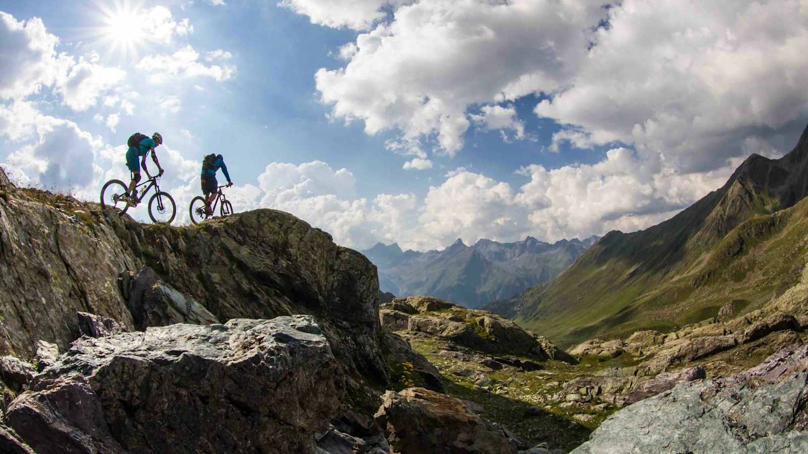 Mit dem Mountainbike lässt sich die grandiose Bergnatur bestens erkunden.