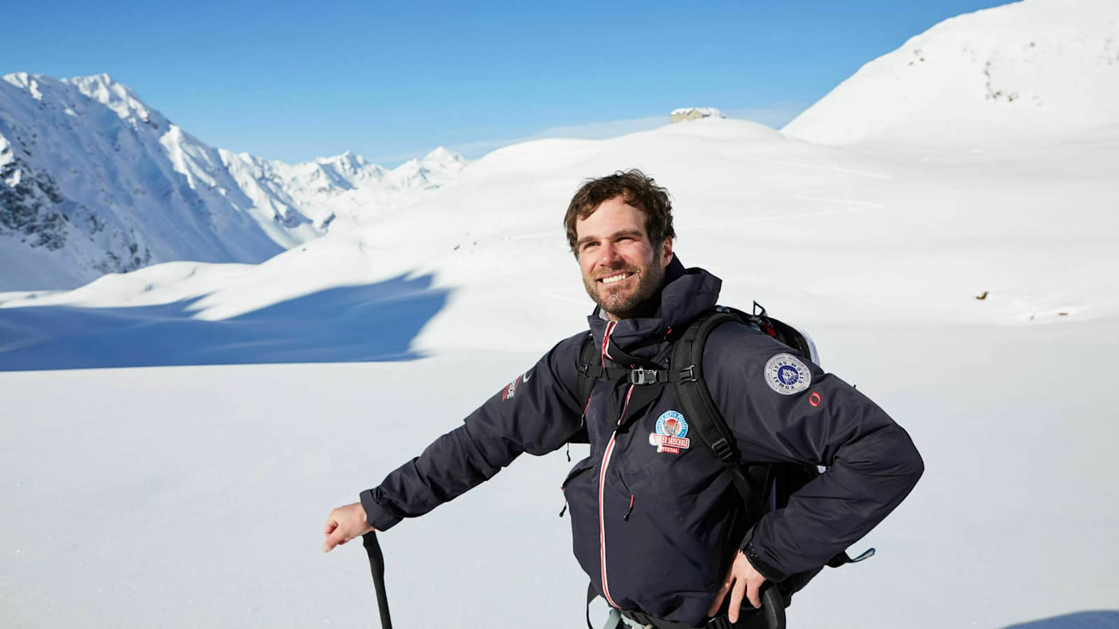 Bergführer Burkhard „Bux" Auer vor der Braunschweiger Hütte im Pitztal