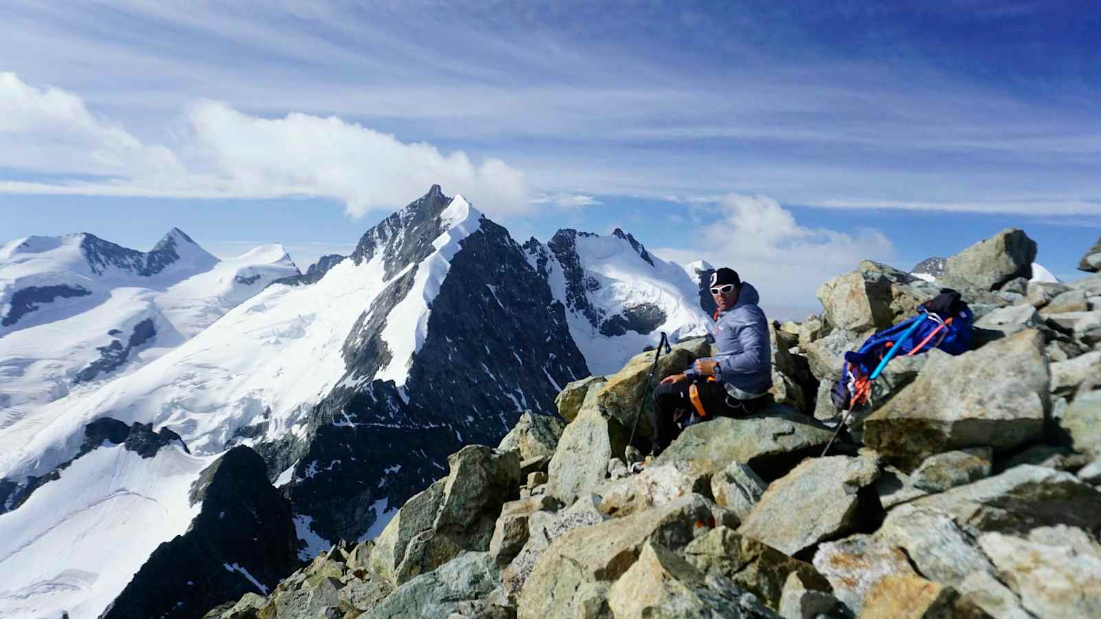 Vom Gipfel des Piz Morteratsch sieht man den Bianco Grat besonders gut.