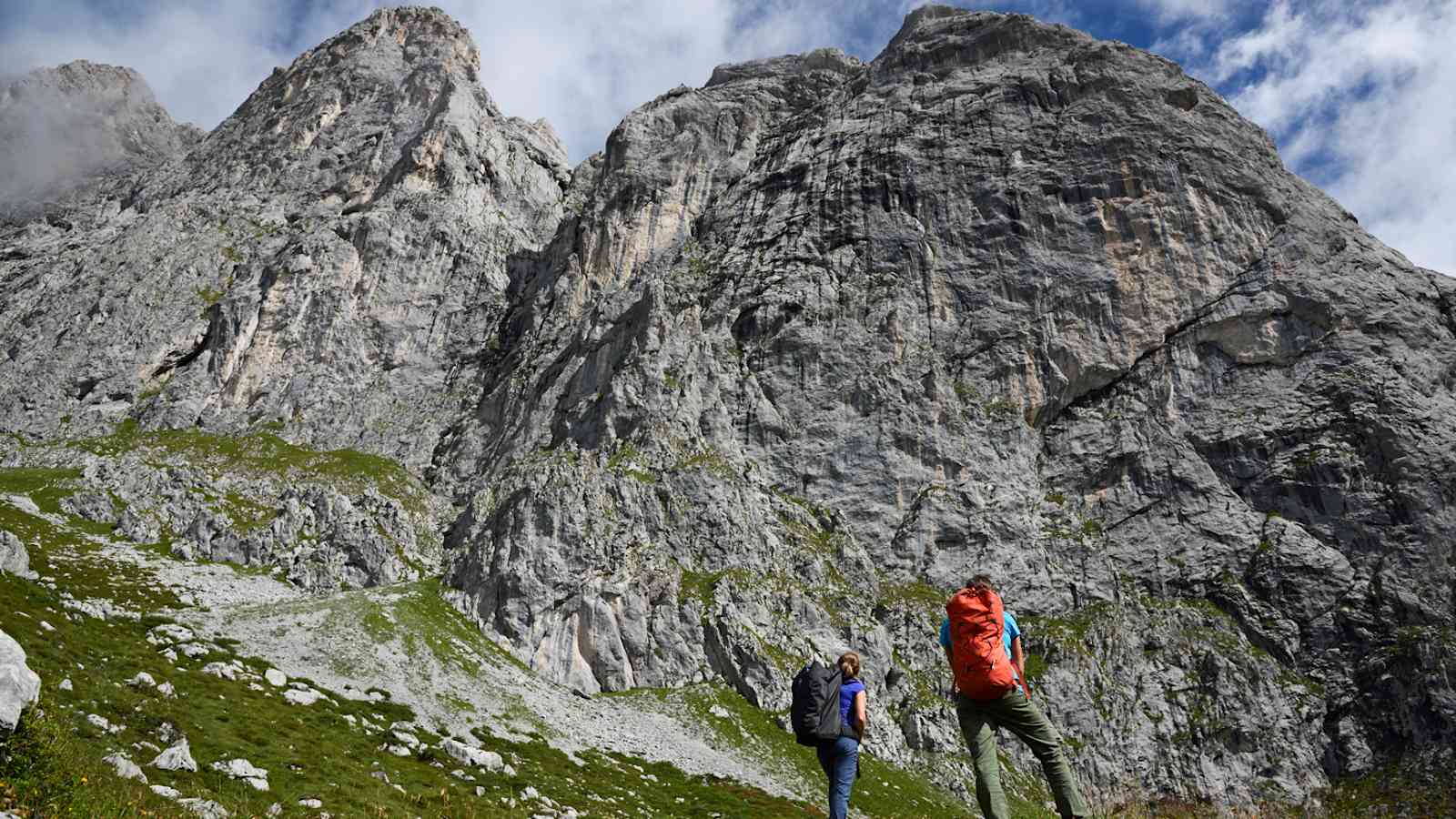 7. Kirchlispitze, Rätikon, Graubünden, Schweiz; Route: Unendliche Geschichte (10+); Climbers: Barbara Zangerl und Nina Caprez