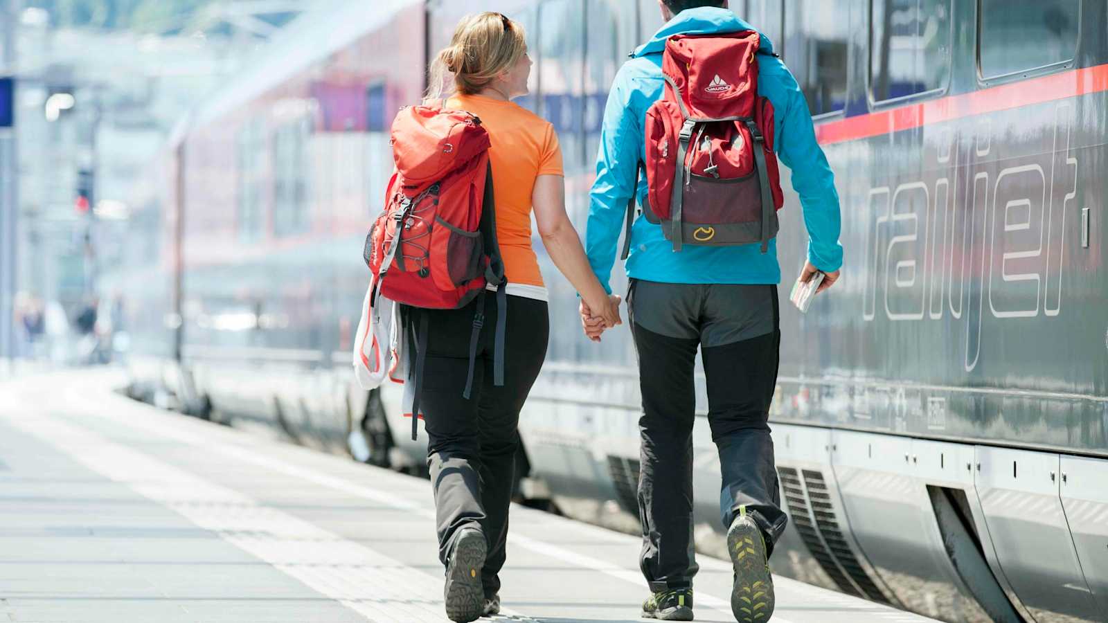 Mit der Bahn reist man bequem und sorgenlos zum Ausgangspunkt der Wanderung.