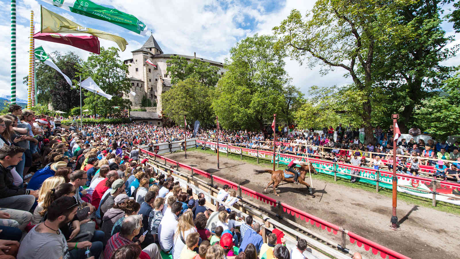 Historisches Reitspektakel in Südtirol