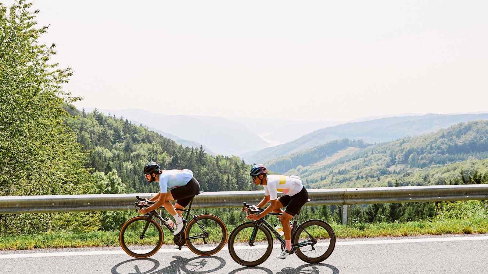 Rennradfahren mit Blick auf die Täler der Wachau.