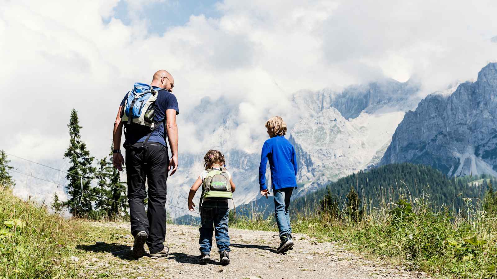 Die drei Wanderer beim Aufstieg.