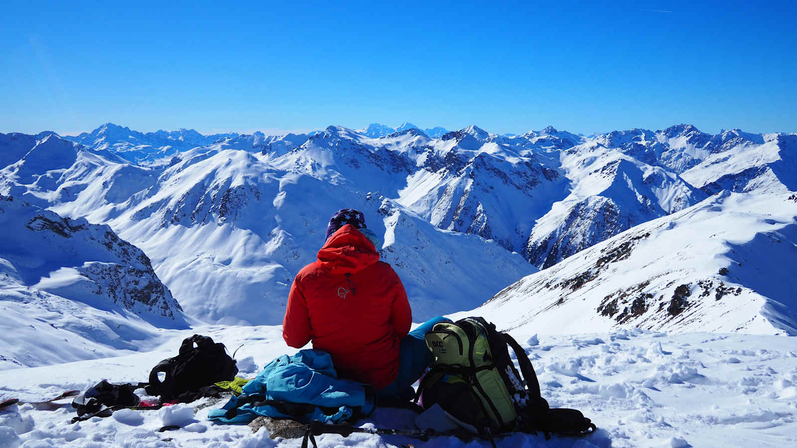 Skitour: Gipfelpanorama im Val Müstair in der Schweiz