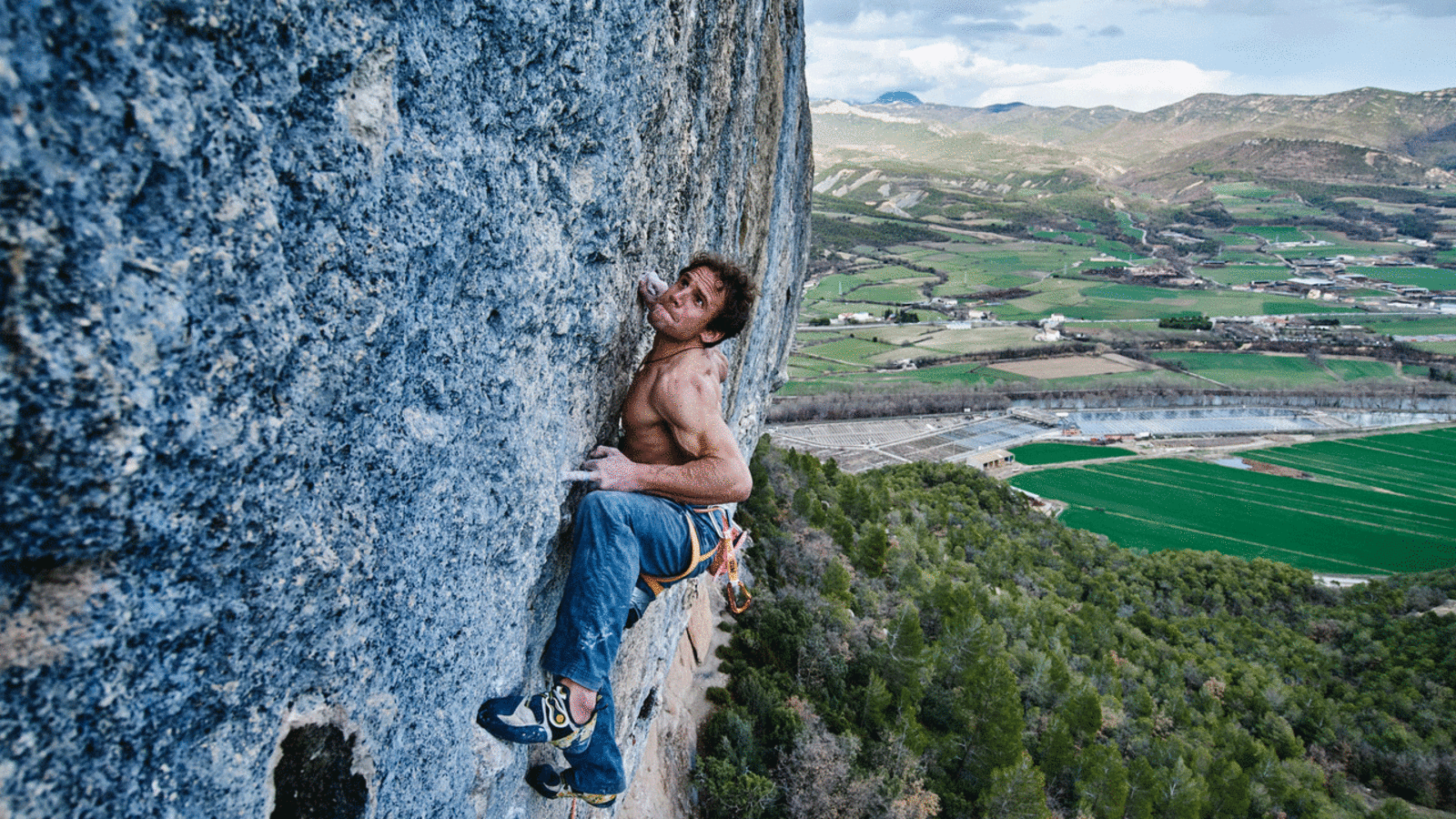 Roger Schaeli beim Klettern in Oliana in Spanien