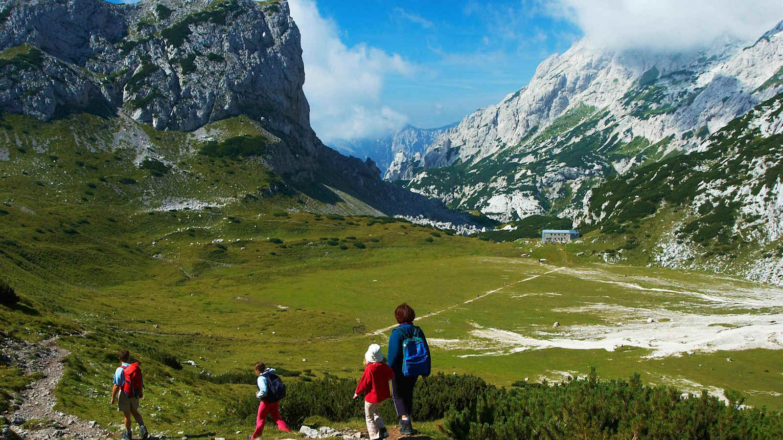 Wandern in den Bergen Sloweniens ausgehend vom Bergsteigerdorf Luče