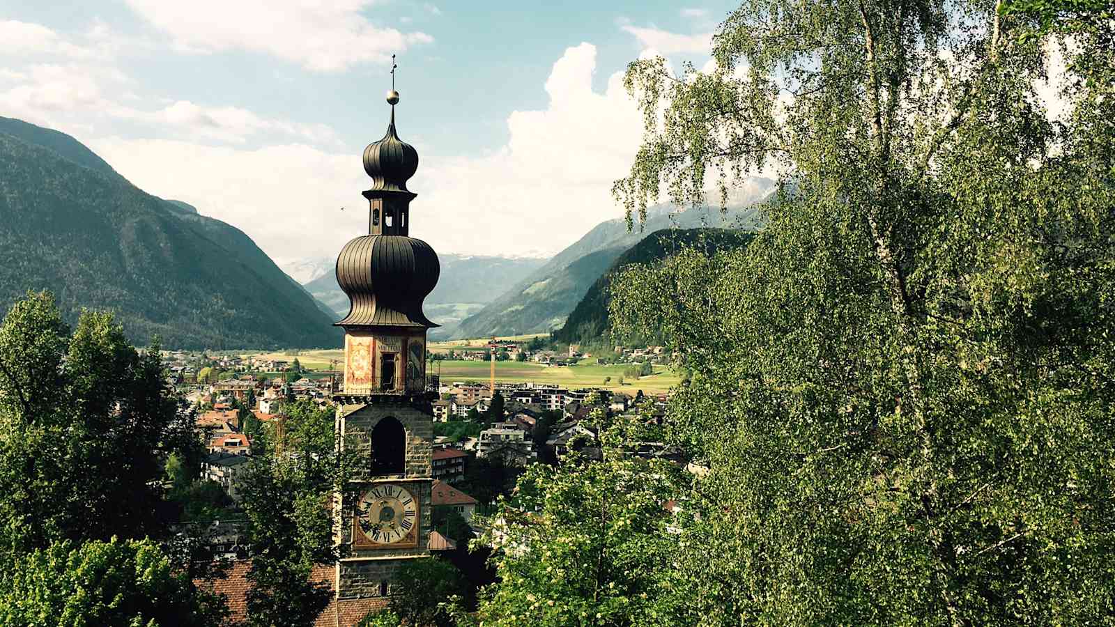 Auf den Hausberg von Pfalzen: Wandern im Südtiroler Pustertal auf den Sambock