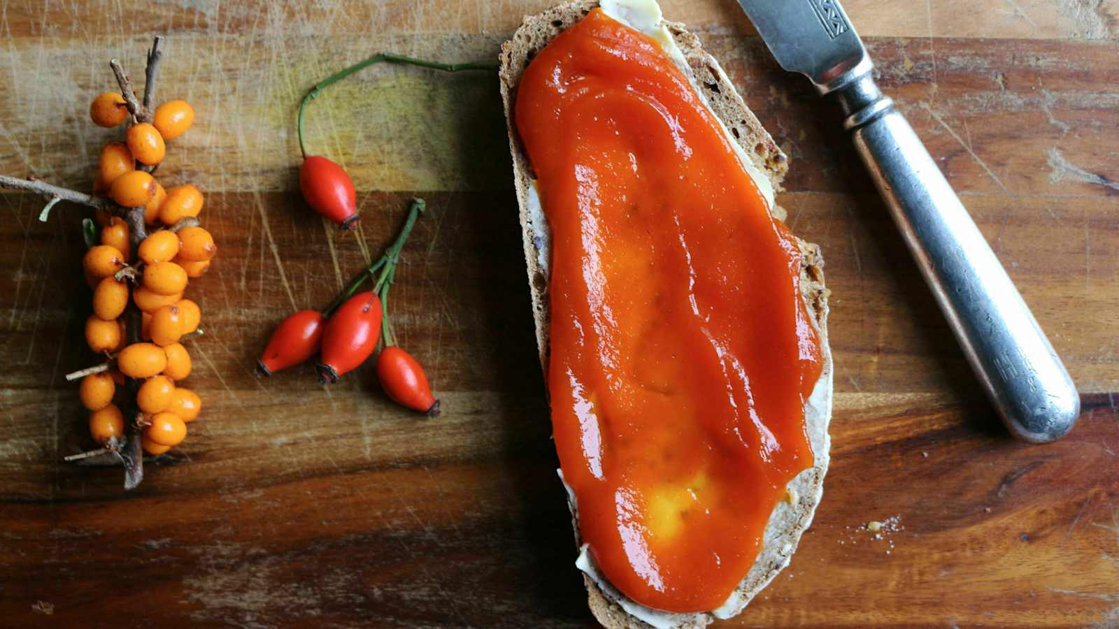 Superfood am Brot: Hagebutten-Sanddorn-Kürbis-Marmelade