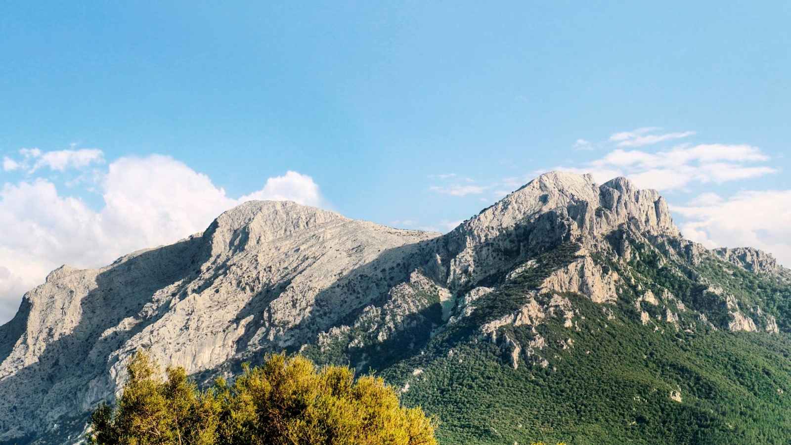 Ausblick auf das eindrucksvolle Supramonte-Gebirge