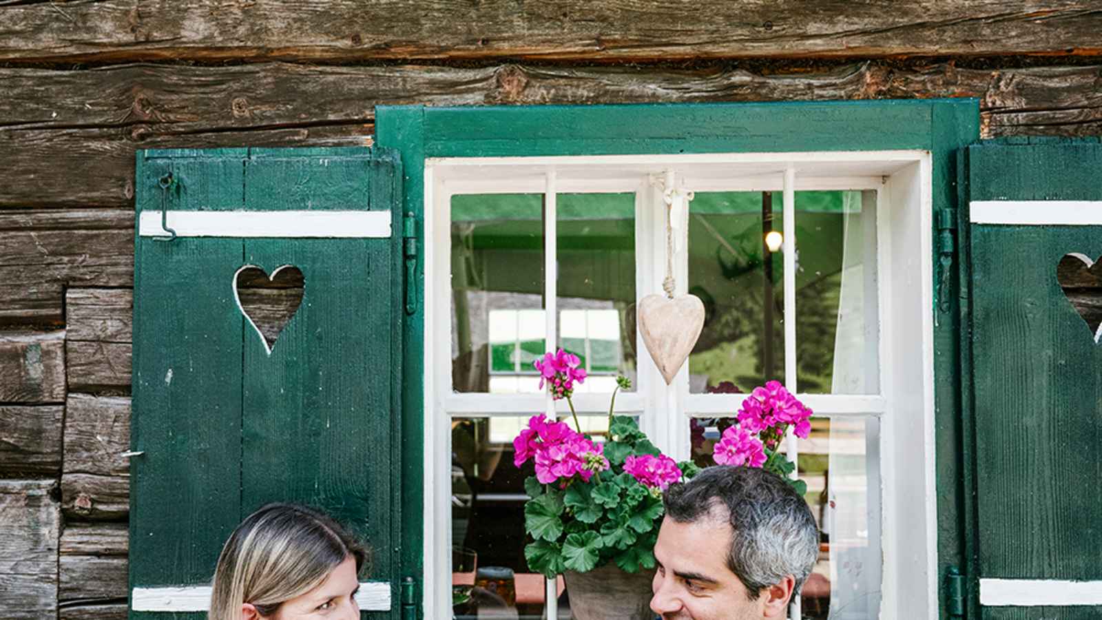 Auf der Breitlahnhütte in der Region Schladming-Dachstein genießen Wanderer das Panorama ebenso wie die hausgemachten Kreationen von Familie Perhab.