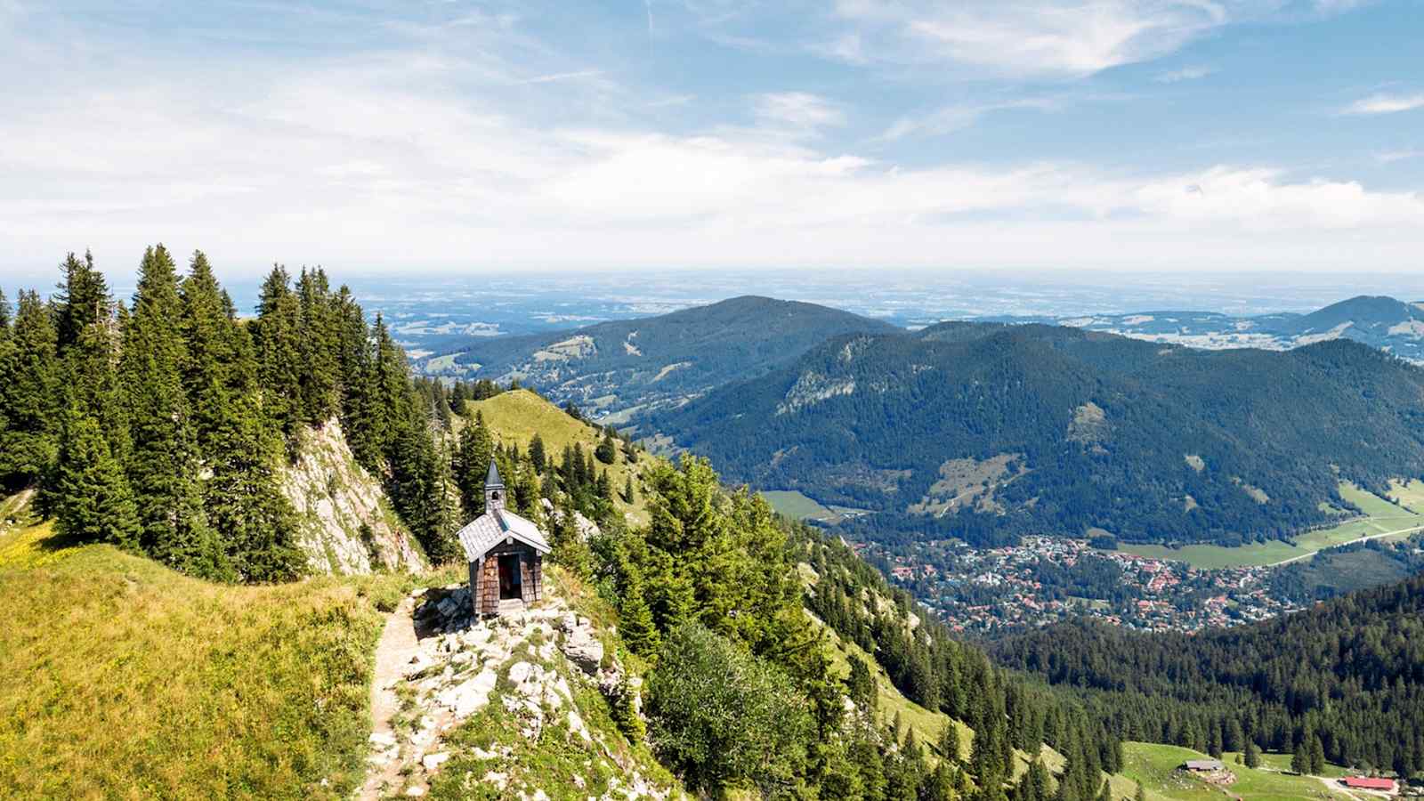 Eine Kapelle am Berg.