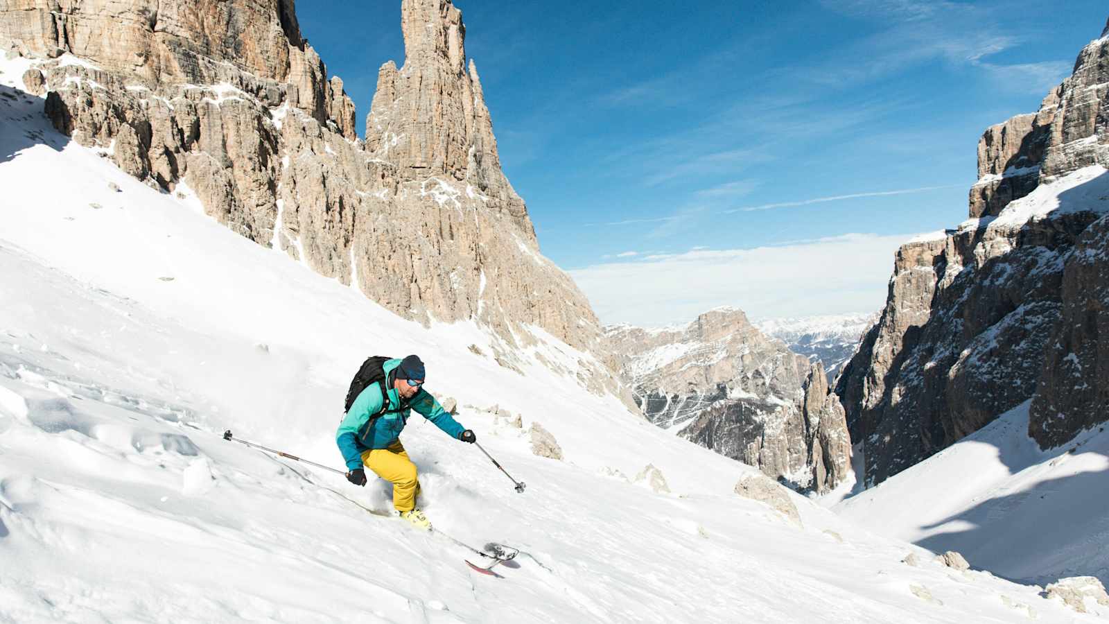 Schauen Steine aus dem Schnee, ist besondere Vorsicht geboten