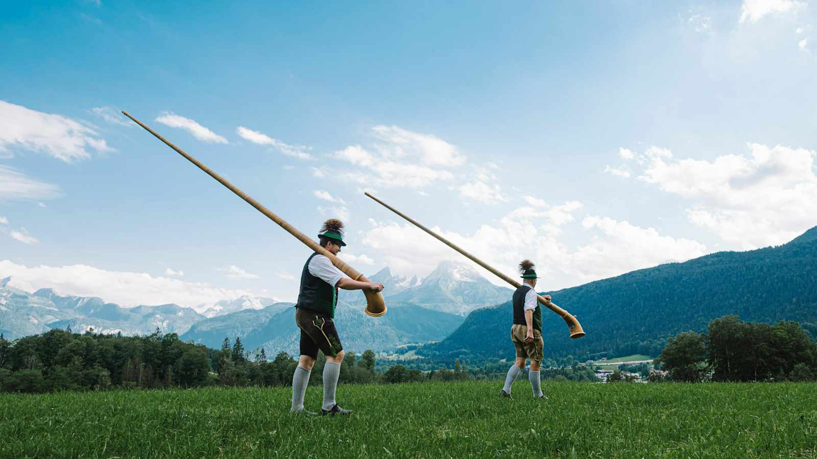 Alois und Stefan Biermaier mit Alphörnern, Bischofswiesen (Deutschland)