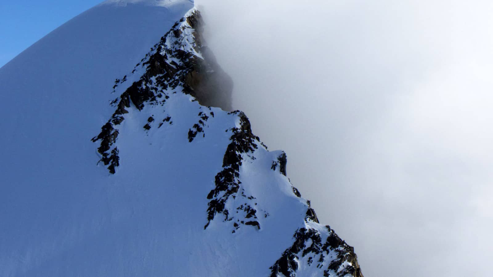 Gipfel der Signalkuppe mit der Margheritahütte