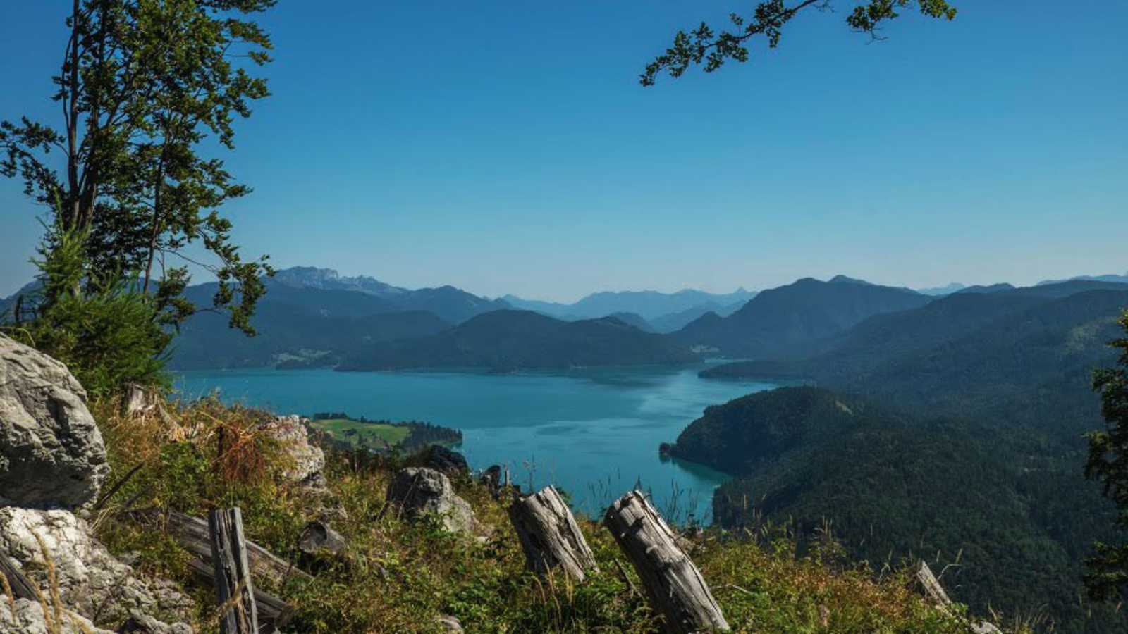 Wandern am Simetsberg in den Bayerischen Voralpen mit Blick auf den Walchensee