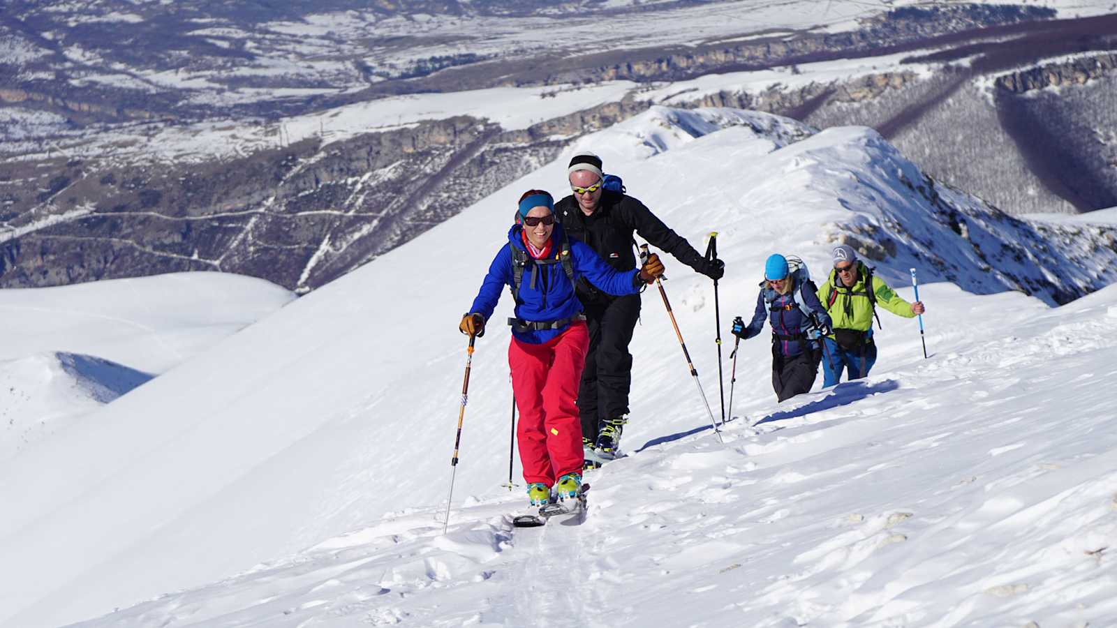 Gruppe auf Skitour im freien Gelände