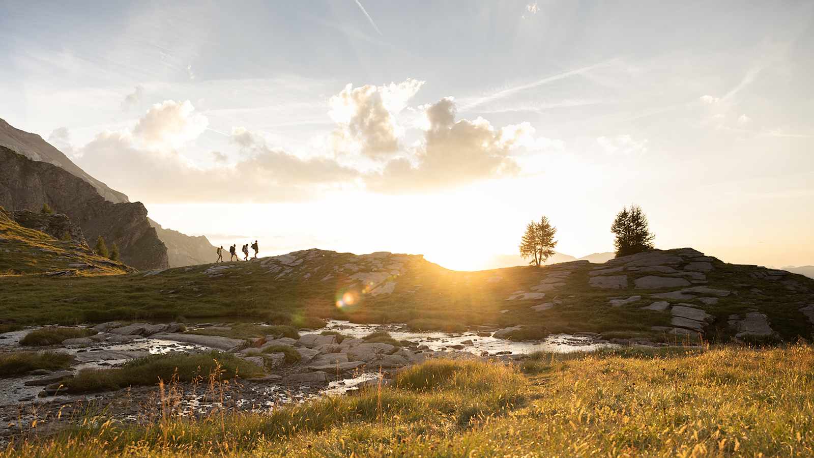 Gleich mehrere Erfrischungsmöglichkeiten entlang des Weitwanderweges bietet der Gletscherbach.