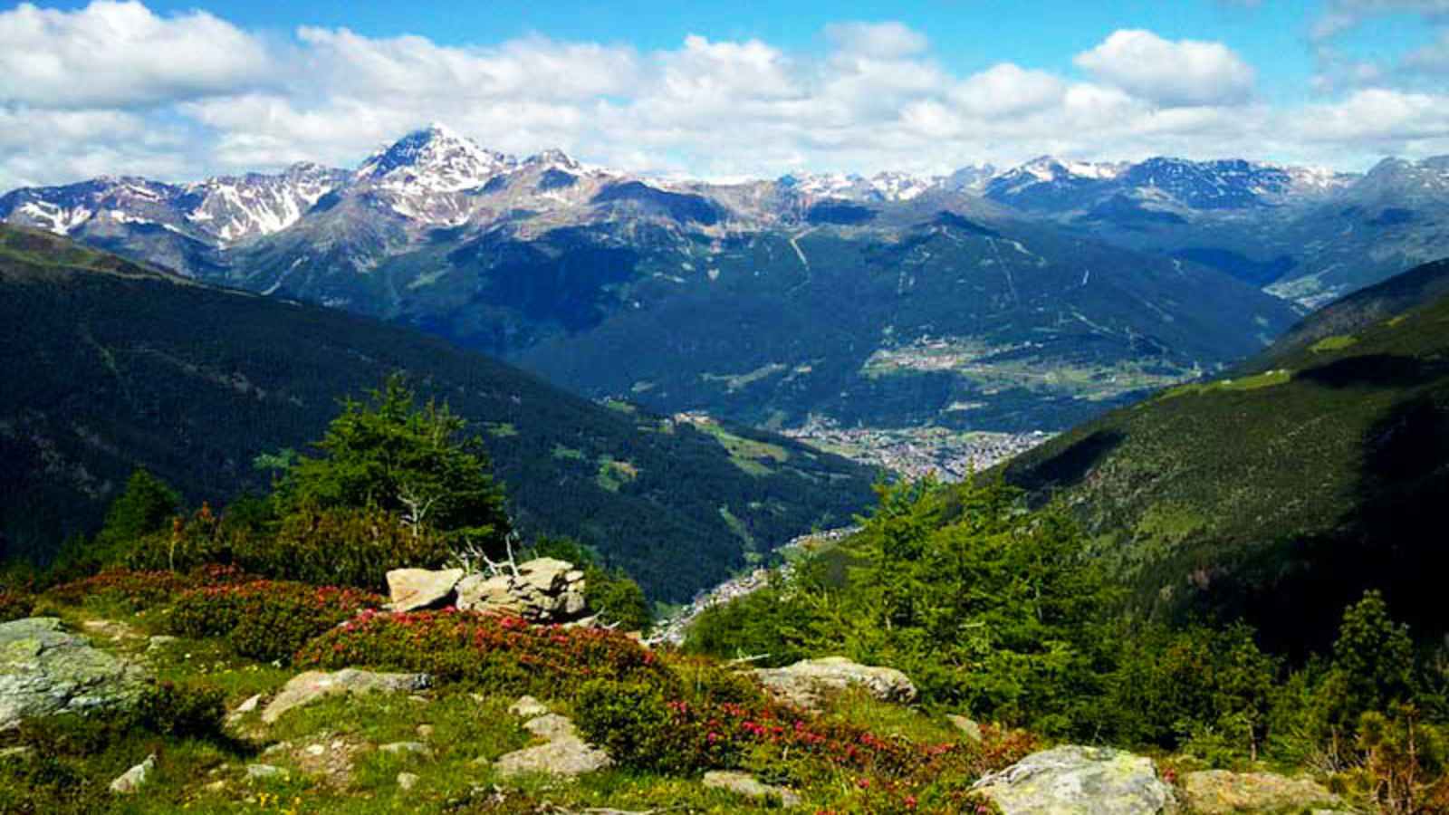 Wandern rund um den Monte Confinale in den Ortler-Alpen in Italien