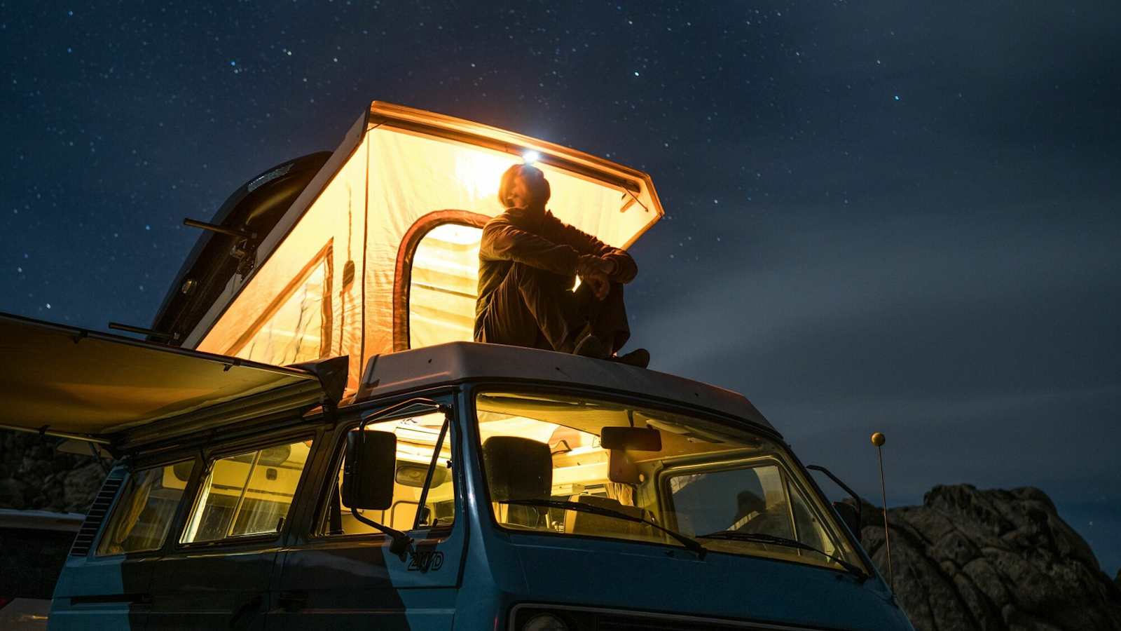 Vom Campervan aus den Sternenhimmel beobachten